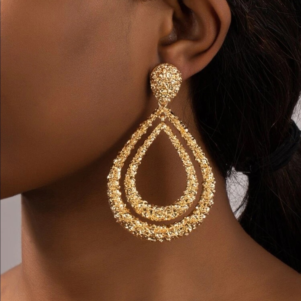 NWOT Water Drop Earrings